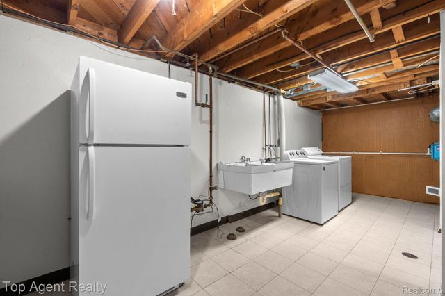 9001 Shannon Drive, Sterling Heights, MI 48314