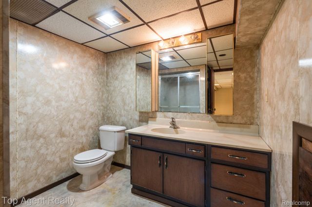 9001 Shannon Drive, Sterling Heights, MI 48314