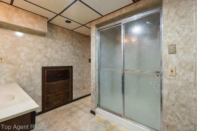 9001 Shannon Drive, Sterling Heights, MI 48314