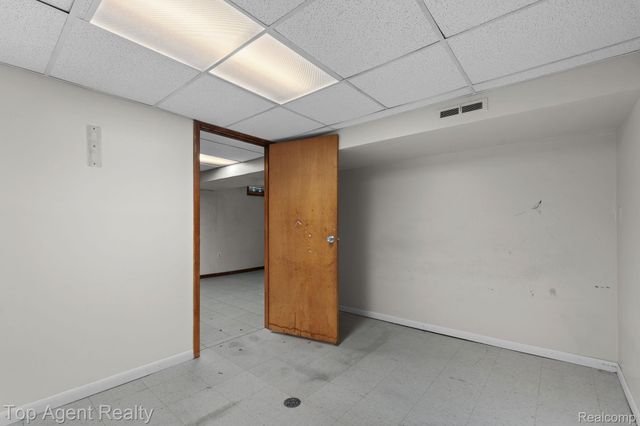 9001 Shannon Drive, Sterling Heights, MI 48314