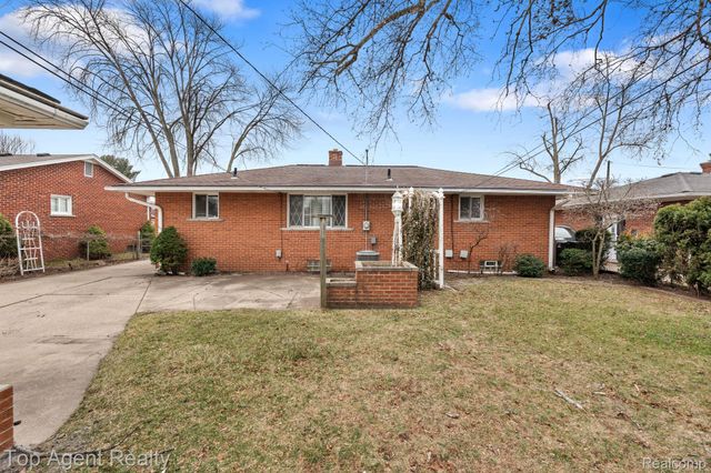 9001 Shannon Drive, Sterling Heights, MI 48314