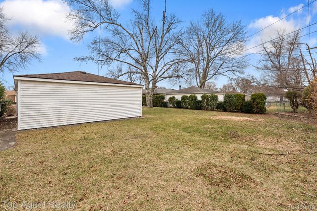 9001 Shannon Drive, Sterling Heights, MI 48314