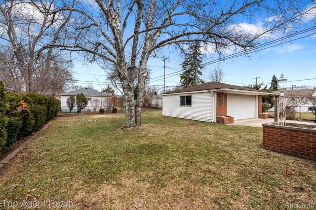 9001 Shannon Drive, Sterling Heights, MI 48314