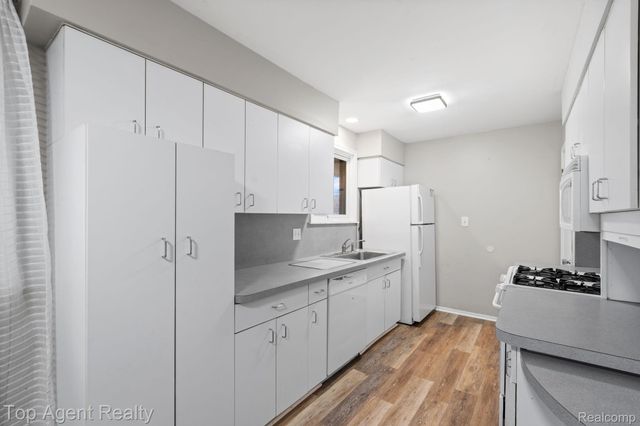 9001 Shannon Drive, Sterling Heights, MI 48314