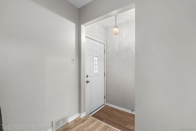 9001 Shannon Drive, Sterling Heights, MI 48314