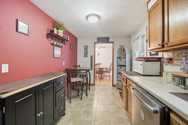 11 Laurel Ter, Westfield, MA 01085