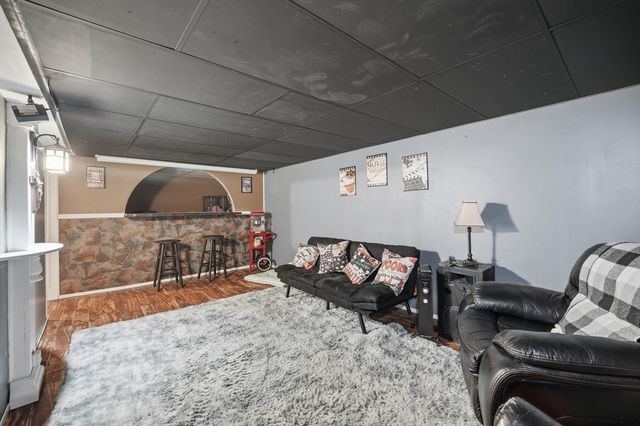 11 Laurel Ter, Westfield, MA 01085