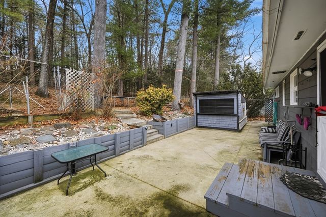 11 Laurel Ter, Westfield, MA 01085