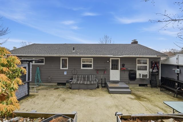 11 Laurel Ter, Westfield, MA 01085