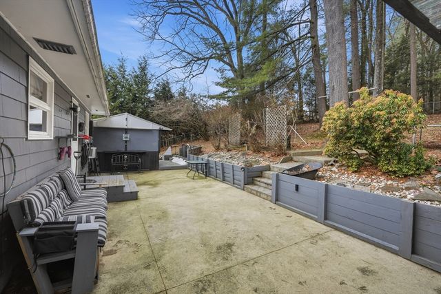 11 Laurel Ter, Westfield, MA 01085