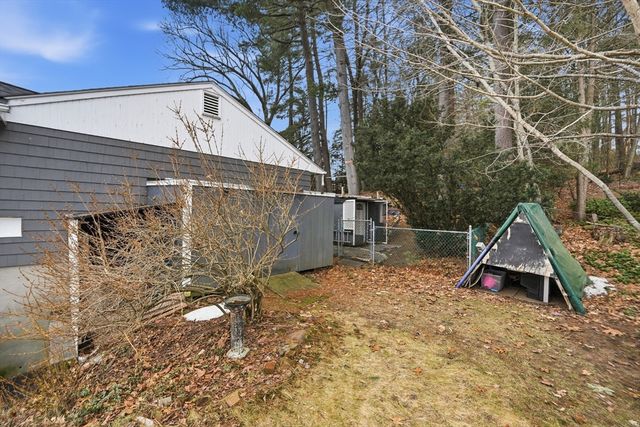11 Laurel Ter, Westfield, MA 01085