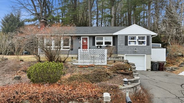11 Laurel Ter, Westfield, MA 01085