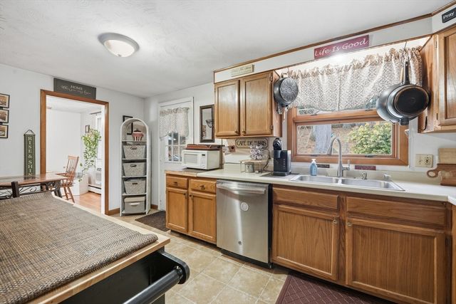 11 Laurel Ter, Westfield, MA 01085