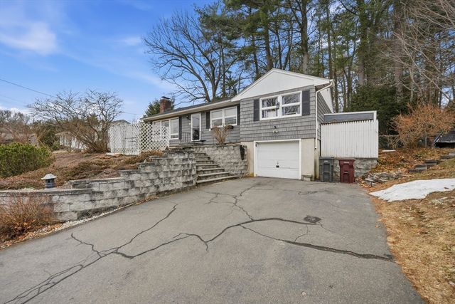 11 Laurel Ter, Westfield, MA 01085