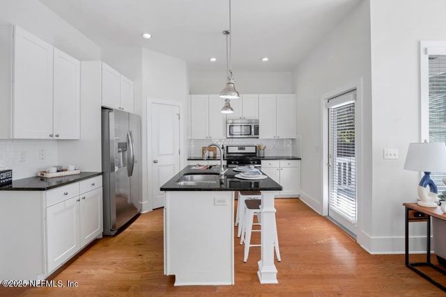 230 E 4TH Street, Jacksonville, FL 32206