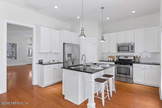 230 E 4TH Street, Jacksonville, FL 32206