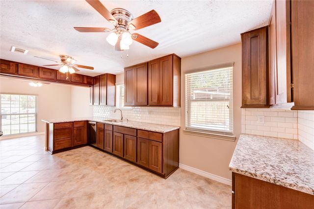 4430 Peridot Lane, Friendswood, TX 77546