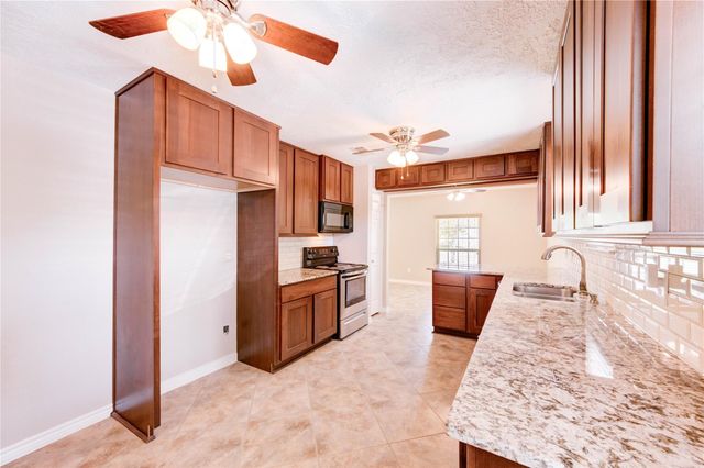 4430 Peridot Lane, Friendswood, TX 77546