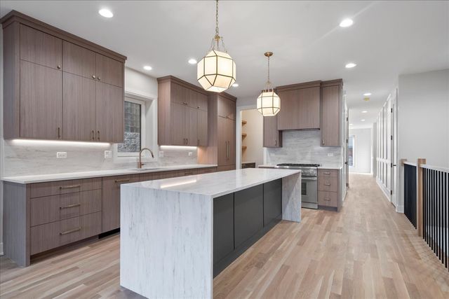 2435 N Clybourn Avenue 1S, Chicago, IL 60614