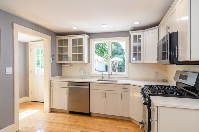 29 Cottage Street, Wellesley, MA 02482