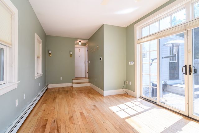 29 Cottage Street, Wellesley, MA 02482