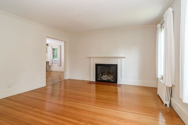 29 Cottage Street, Wellesley, MA 02482
