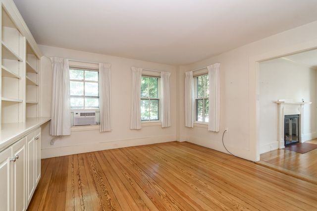 29 Cottage Street, Wellesley, MA 02482