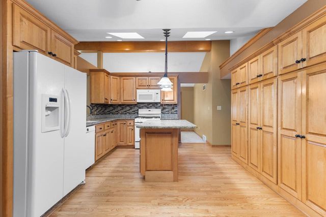 2339 Bramblewood COURT, Waukesha, WI 53188