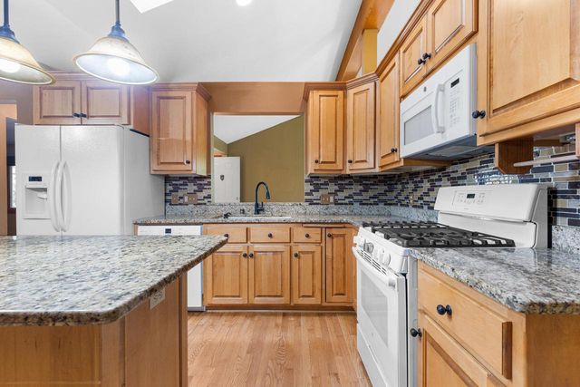2339 Bramblewood COURT, Waukesha, WI 53188