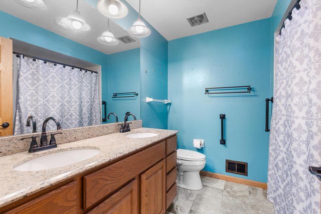 2339 Bramblewood COURT, Waukesha, WI 53188