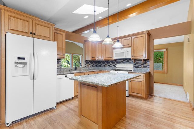 2339 Bramblewood COURT, Waukesha, WI 53188