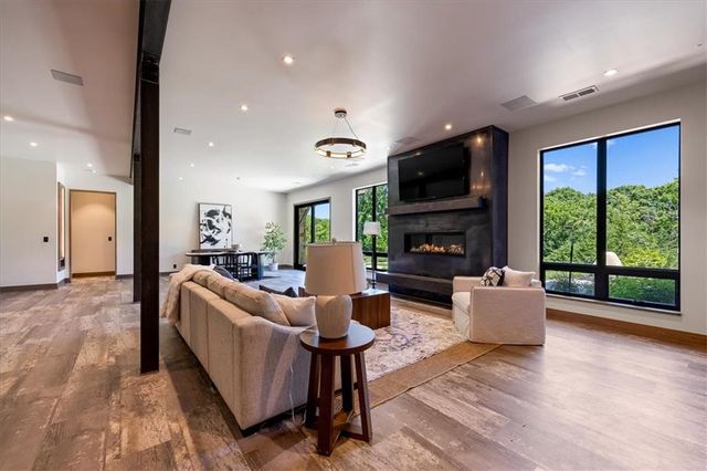 21205 W 94th Terrace, Lenexa, KS 66220
