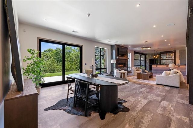 21205 W 94th Terrace, Lenexa, KS 66220
