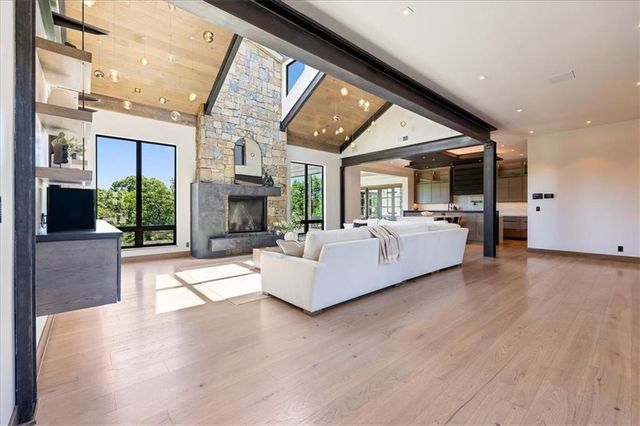 21205 W 94th Terrace, Lenexa, KS 66220