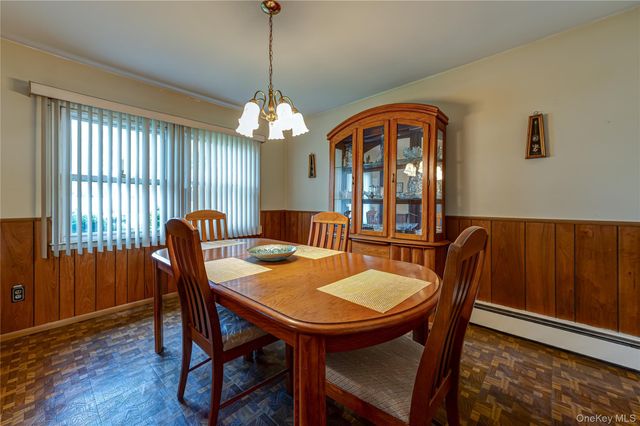 17 Wentworth Drive, Dix Hills, NY 11746