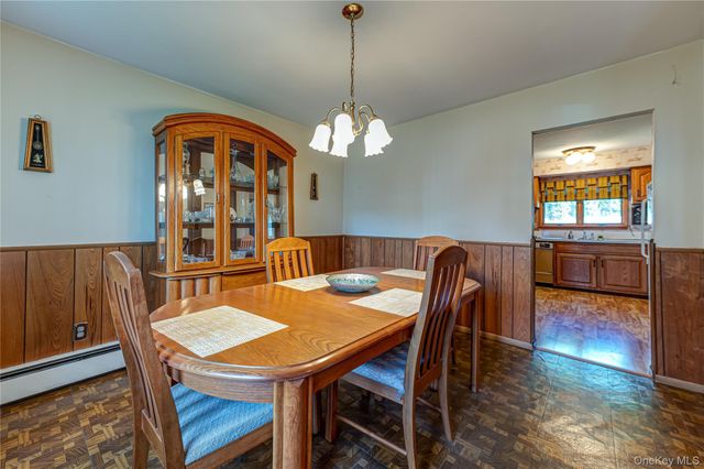 17 Wentworth Drive, Dix Hills, NY 11746