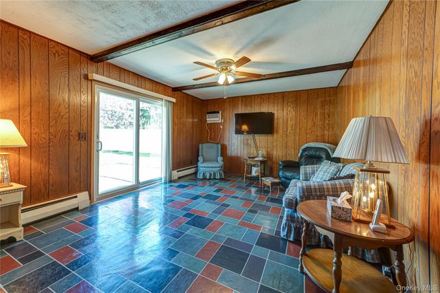 17 Wentworth Drive, Dix Hills, NY 11746