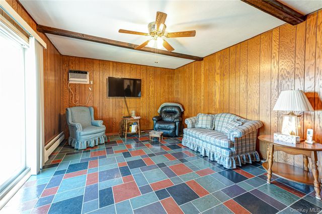 17 Wentworth Drive, Dix Hills, NY 11746