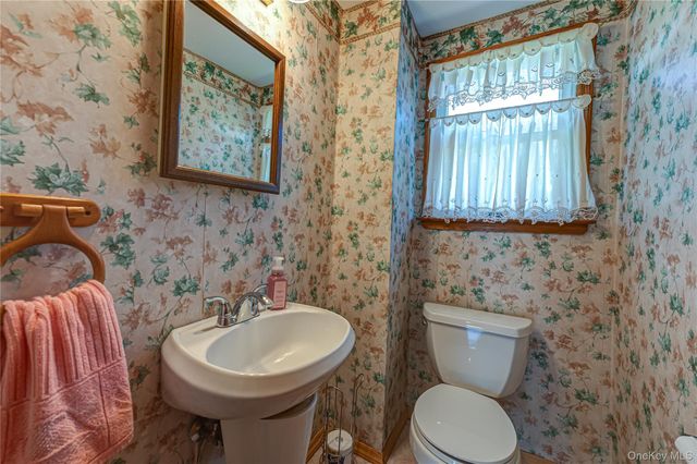 17 Wentworth Drive, Dix Hills, NY 11746