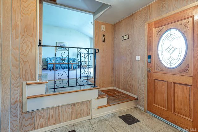 17 Wentworth Drive, Dix Hills, NY 11746