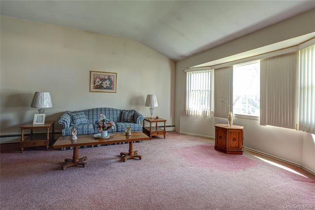 17 Wentworth Drive, Dix Hills, NY 11746