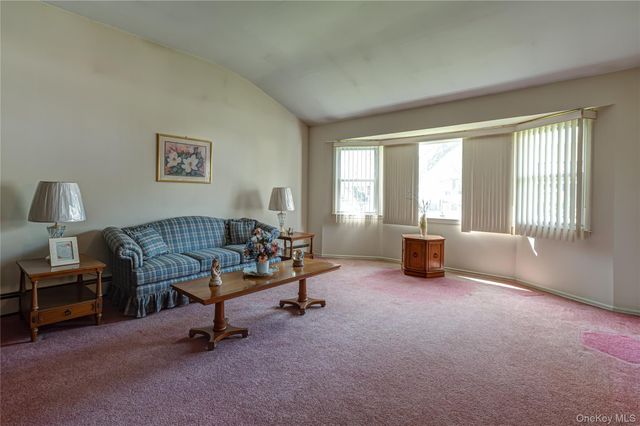 17 Wentworth Drive, Dix Hills, NY 11746