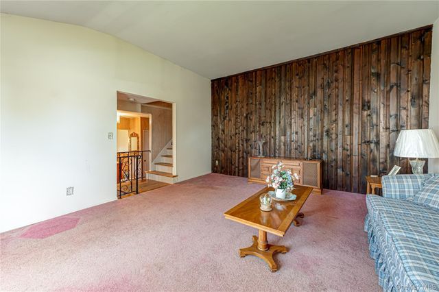 17 Wentworth Drive, Dix Hills, NY 11746