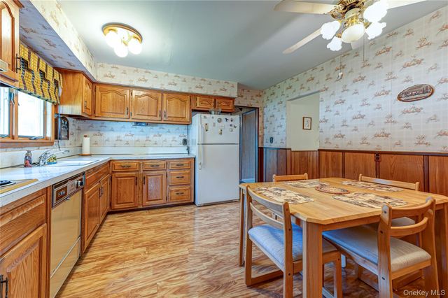 17 Wentworth Drive, Dix Hills, NY 11746