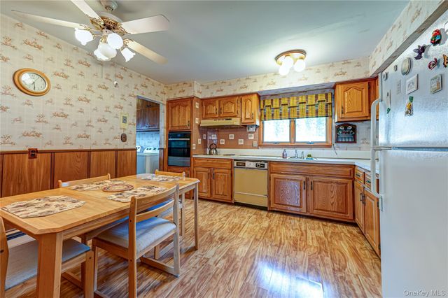 17 Wentworth Drive, Dix Hills, NY 11746