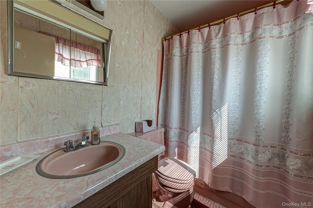 17 Wentworth Drive, Dix Hills, NY 11746