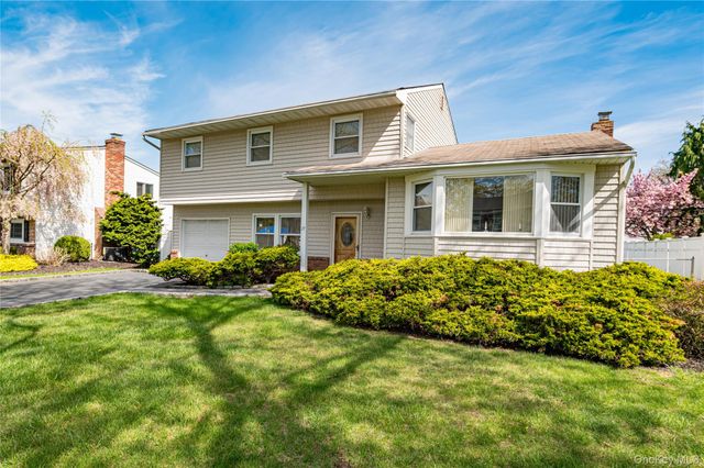 17 Wentworth Drive, Dix Hills, NY 11746