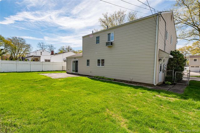 17 Wentworth Drive, Dix Hills, NY 11746