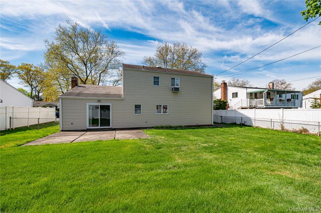 17 Wentworth Drive, Dix Hills, NY 11746