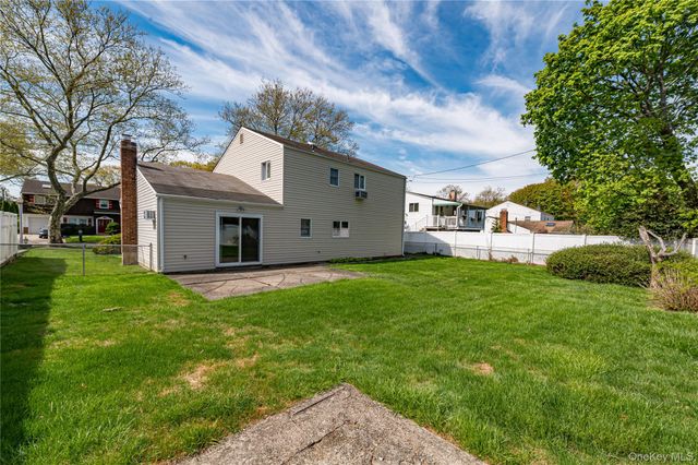 17 Wentworth Drive, Dix Hills, NY 11746